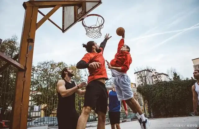 如何根据篮球比赛的不同阶段调整力量训练强度?_0